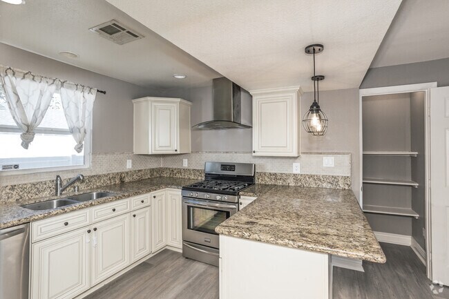 3 habitaciones, 2 baños - 1,660 pies cuadrados - Cocina - 536 W Greenwood Ave