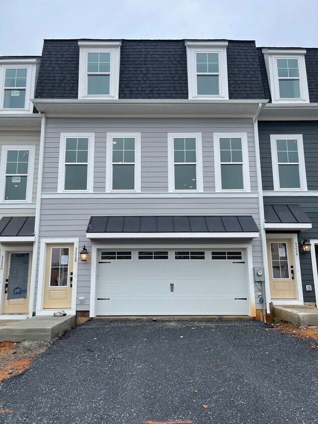 Primary Photo - Townhouse for Rent in Preston Lake