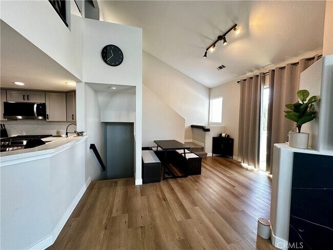 Foto del edificio - 932 N Turner Ave