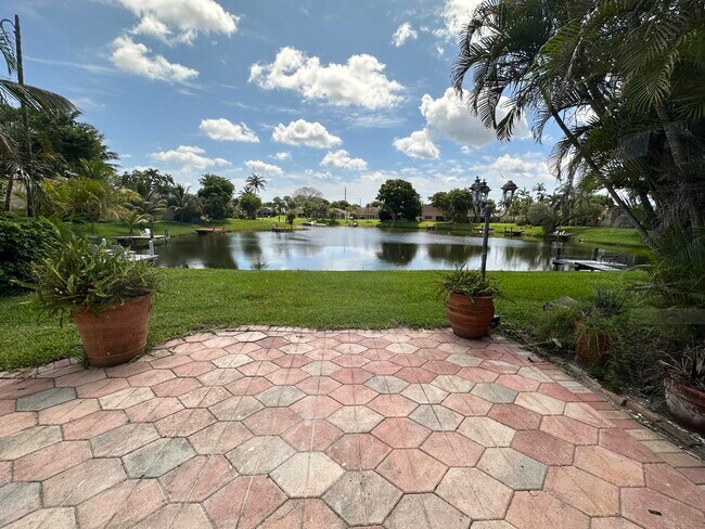 Foto del edificio - 1095 NW 19th Terrace