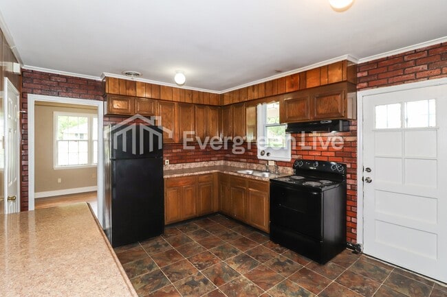 Building Photo - 61 E Fernwood Ave