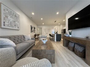 Building Photo - 601 Erie Rdg Dr