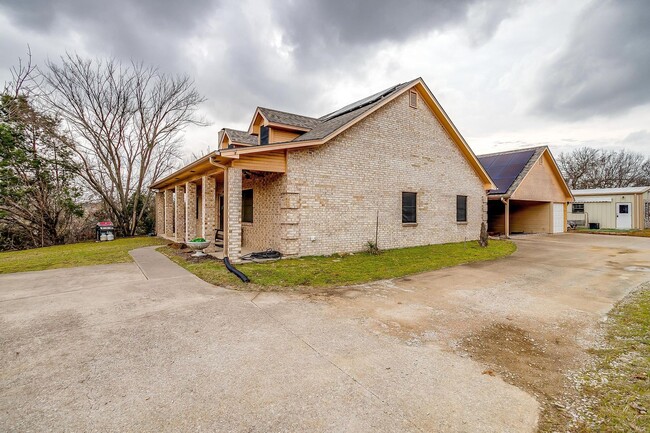 Foto del edificio - Country Living-  3 Bed, 2 Bath Ranch Style...