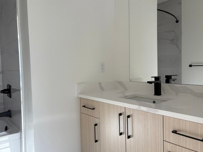 Building Photo - 1980 Upper Sundance Dr