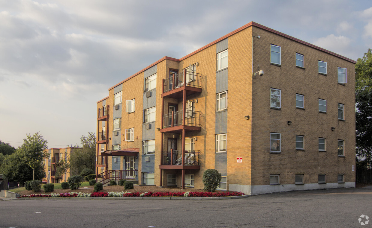 Building Photo - Adams Court B