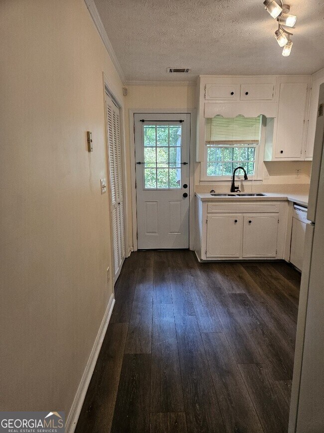 Foto del edificio - 225 Rock Island Ln