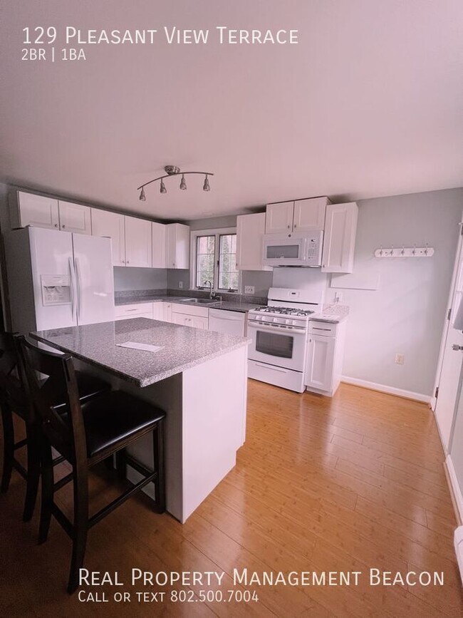Foto del edificio - Bungalow for rent in Hartford, VT $2350 pl...