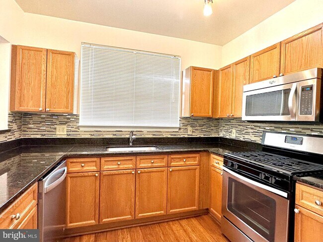 Building Photo - 2111 Highcourt Ln
