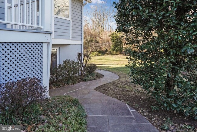 Building Photo - 2018 Swan Terrace