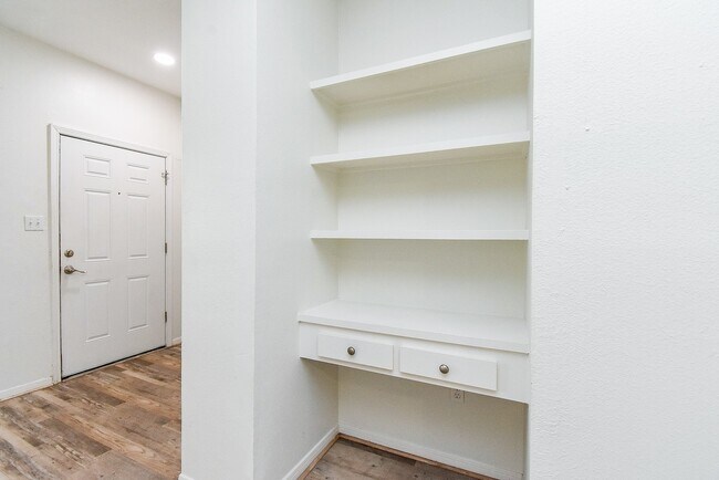 Foto del edificio - 2626 Holly Hall St