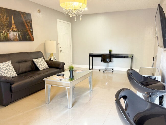 Building Photo - 11582 Westwood Blvd