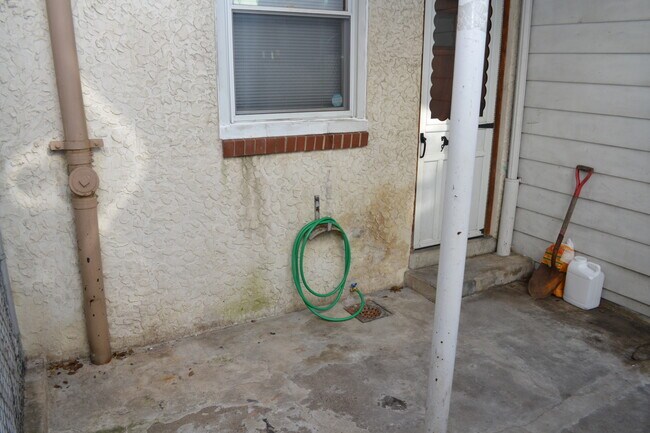 Building Photo - 3276 Emery St