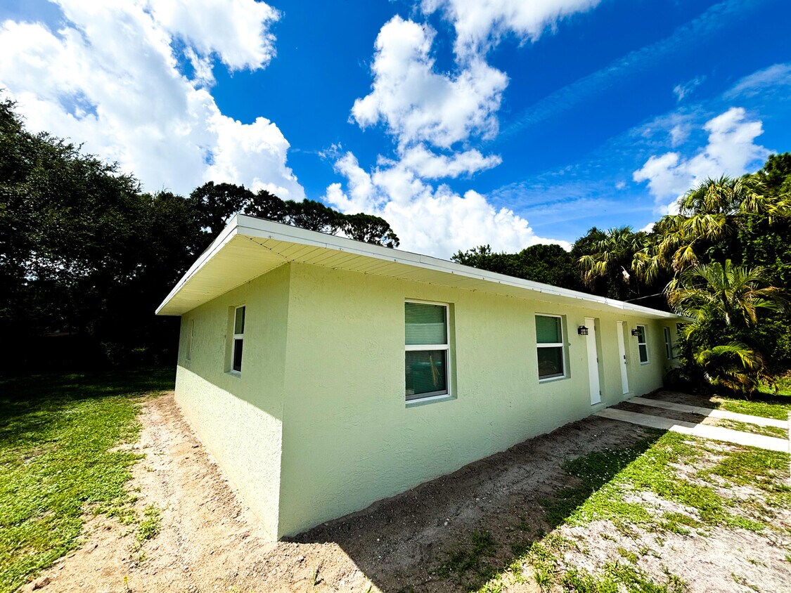 Foto principal - 2133 Sibley Ave