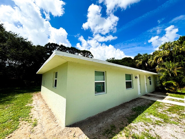 Building Photo - 2133 Sibley Ave