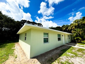 Building Photo - 2133 Sibley Ave