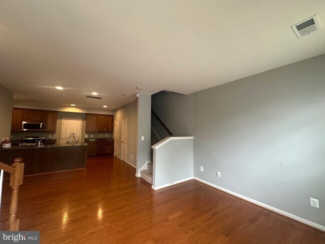 Building Photo - 7963 Crescent Park Dr