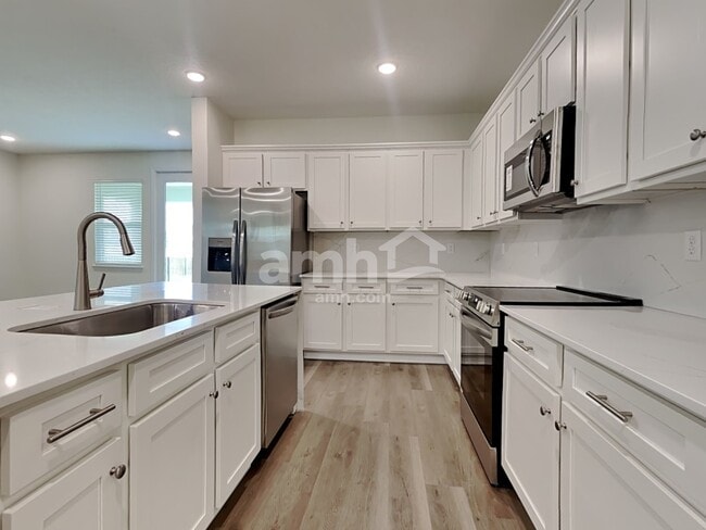 Building Photo - 11650 Hillside Dr