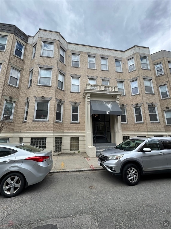 Building Photo - 87 Gordon St