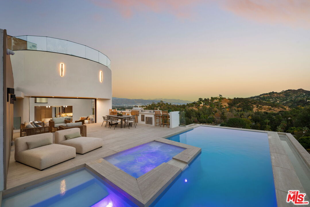 Foto principal - 3596 Woodhill Canyon Rd