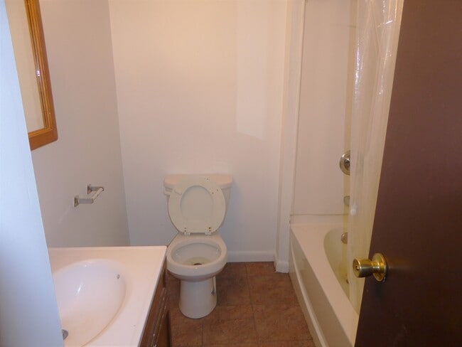 Building Photo - Cute 3 Bedroom Home