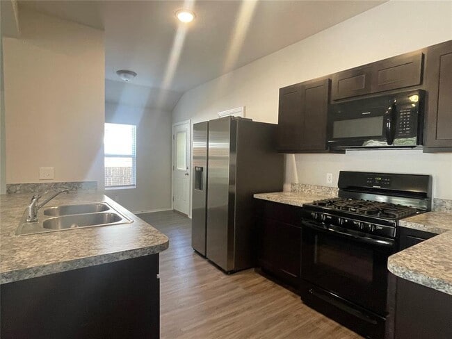 Foto del edificio - 831 Highgarden Cir
