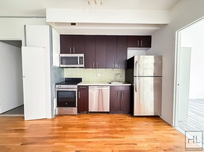 Building Photo - NOLL STREET / Bushwick 3-Bed 2-Bath