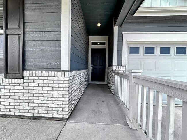 Building Photo - This property is located in a 55+ communit...