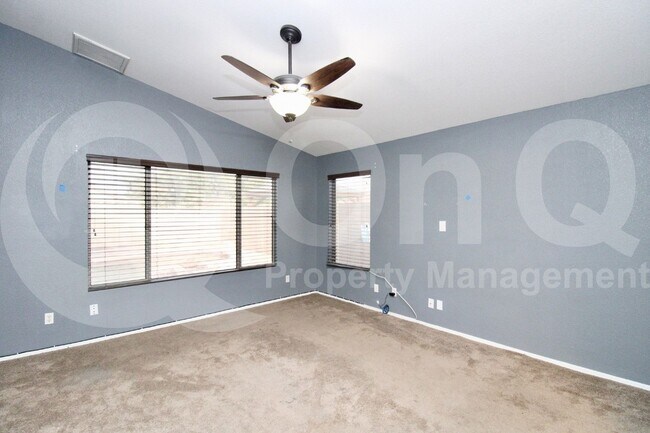 Building Photo - 1092 W Vaughn Ave