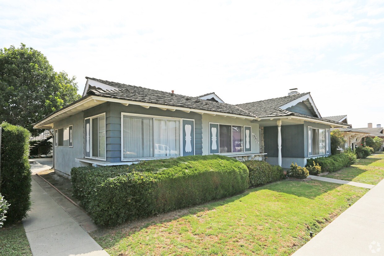 Foto del edificio - 16622 Bartlett Ln