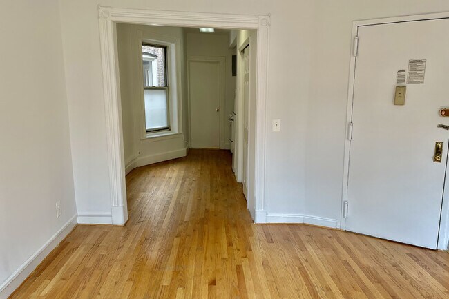 Foto del edificio - 2272 Broadway