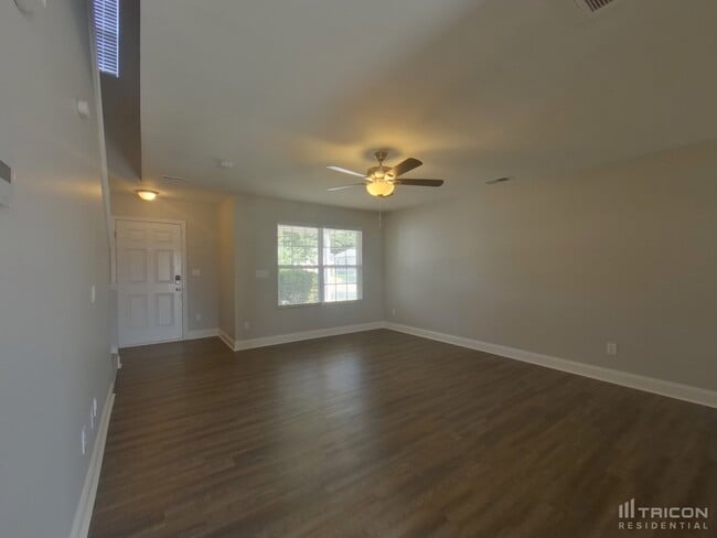 Building Photo - 4442 Vernon Cir SE