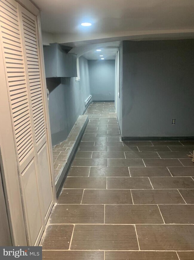 Foto del edificio - 6110 Christian St