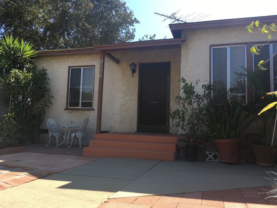 Primary Photo - 10807 Jefferson Blvd