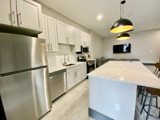 Building Photo - 116 E Randolph Ave