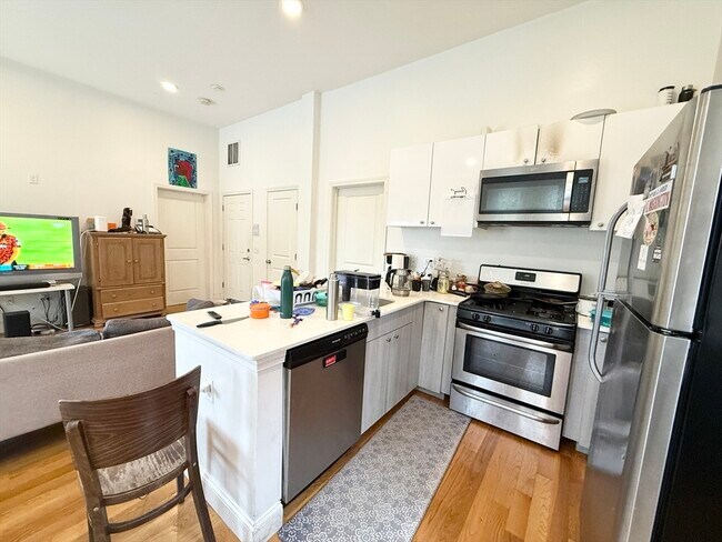 Building Photo - 409 Dudley St