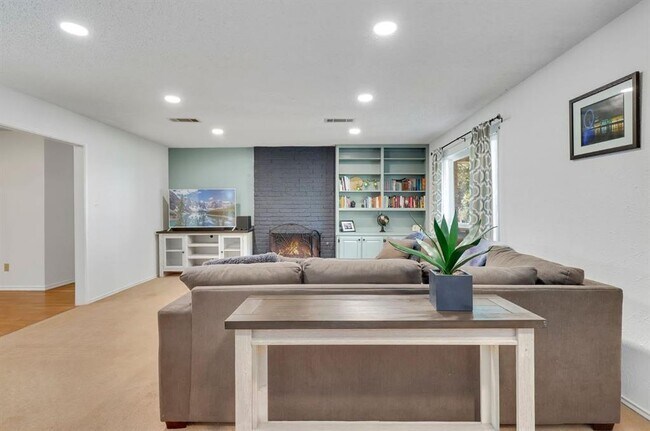 Foto del edificio - 1507 Wildwood Dr