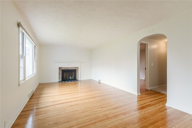 Foto del edificio - 345 Colebourne Rd