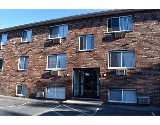 Building Photo - 1861 Middlesex St