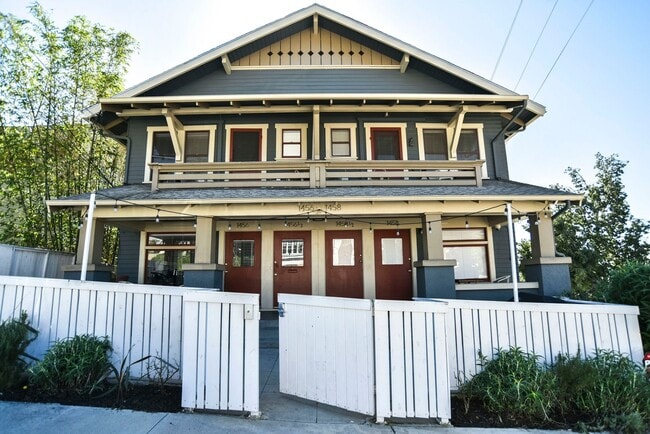 Foto del edificio - A Charming 2 Bed / 1 Bath with Bonus Space in Prime Echo Park Location