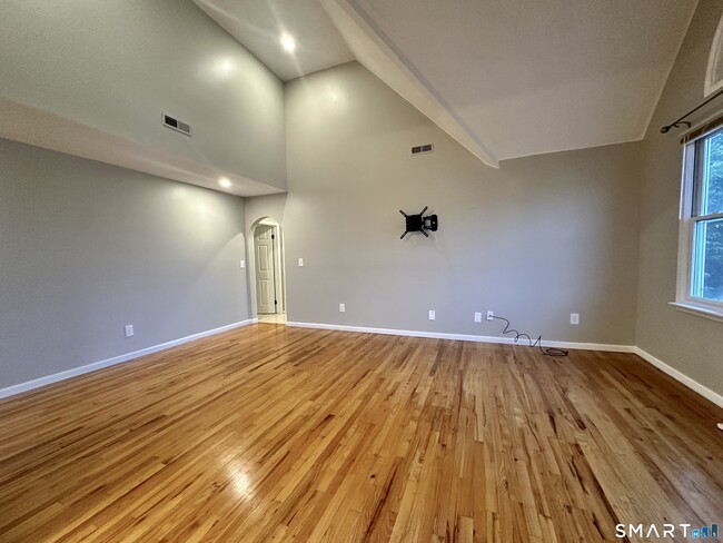 Building Photo - 918 Quinnipiac Ave