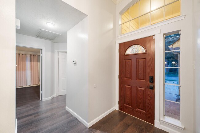 Foto del edificio - 7624 Lone Meadow Ct