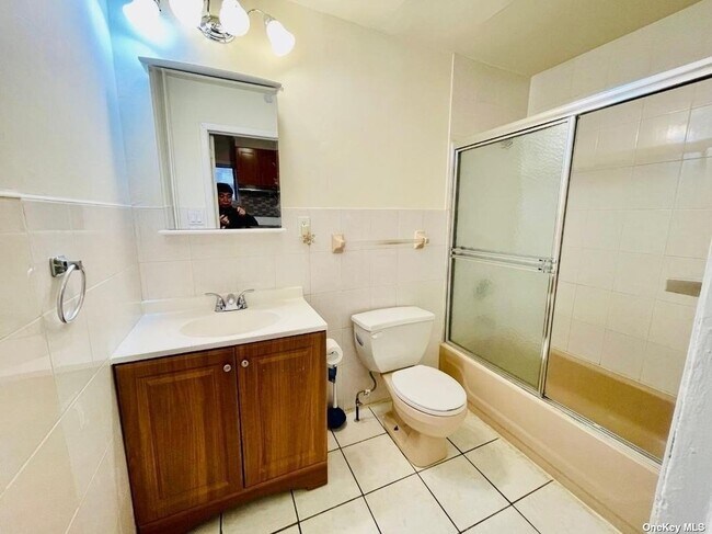 Building Photo - 157-61 25th Dr