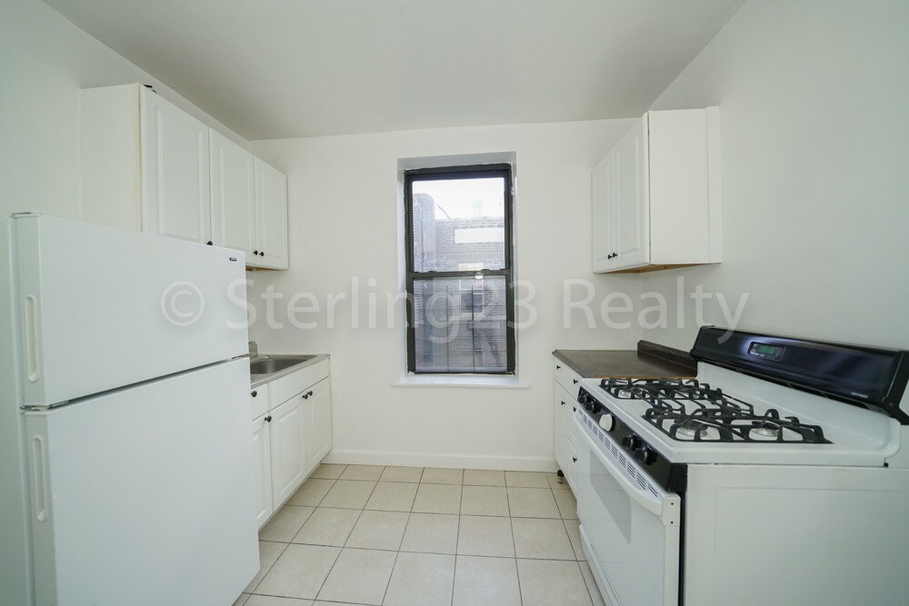 Primary Photo - 39-44 24th St