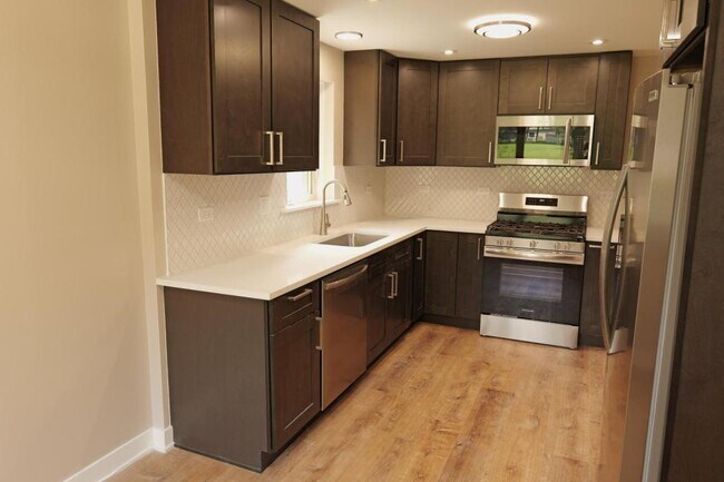 Foto del edificio - 8415 Laramie Ave