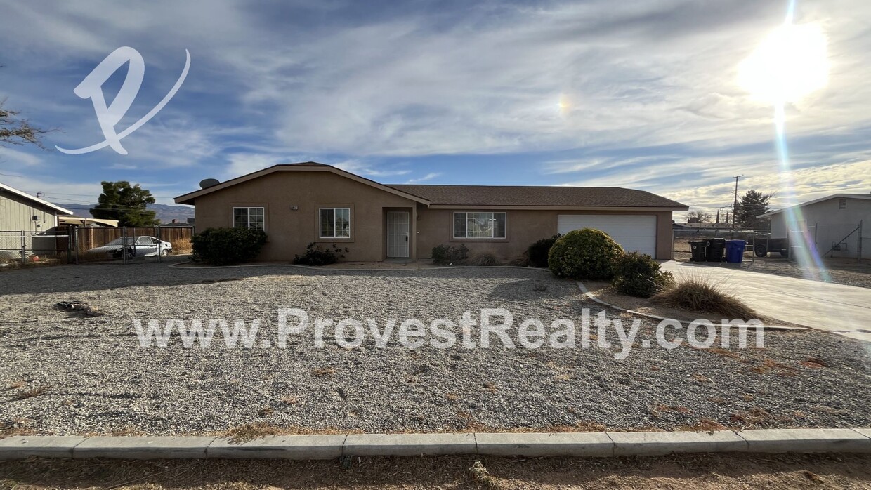 Primary Photo - 3 Bed, 2 Bath Apple Valley Home!!!