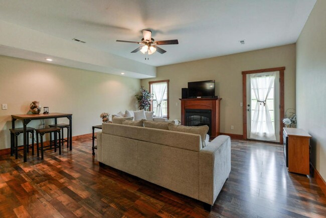 Building Photo - PRE-LEASING