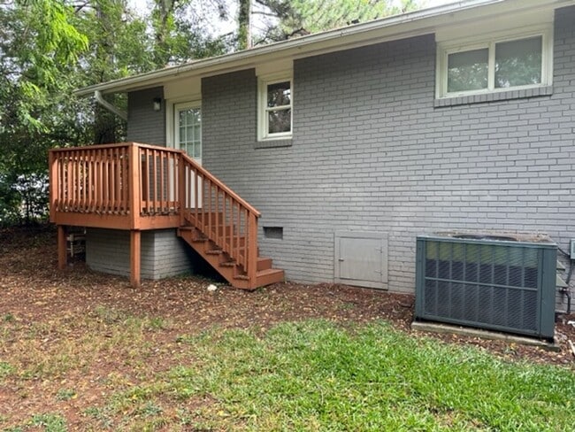 Building Photo - Charming 2 bed/1bath in North Raleigh