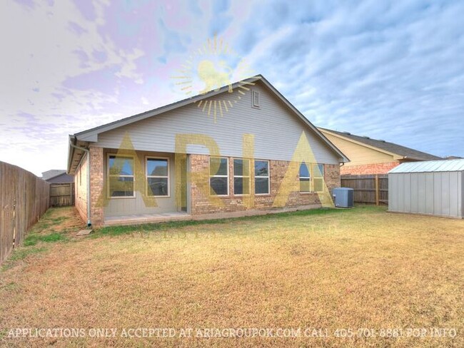 Building Photo - Lovely Valencia Addition 3 Bed/2 Bath Home...