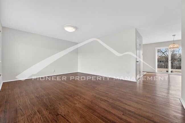 Foto del edificio - Charming Home with Central AC and Fenced Yard