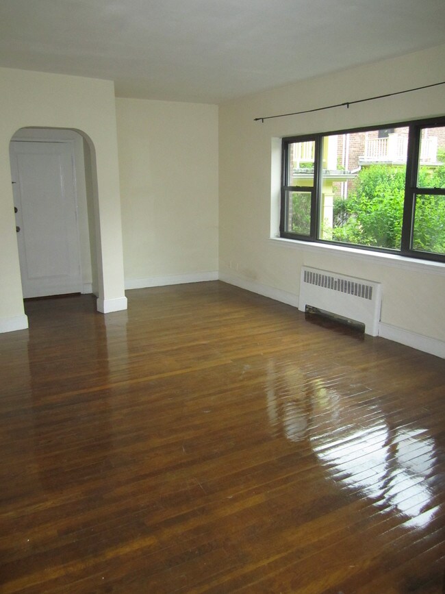 Foto del edificio - 108 Longwood Ave